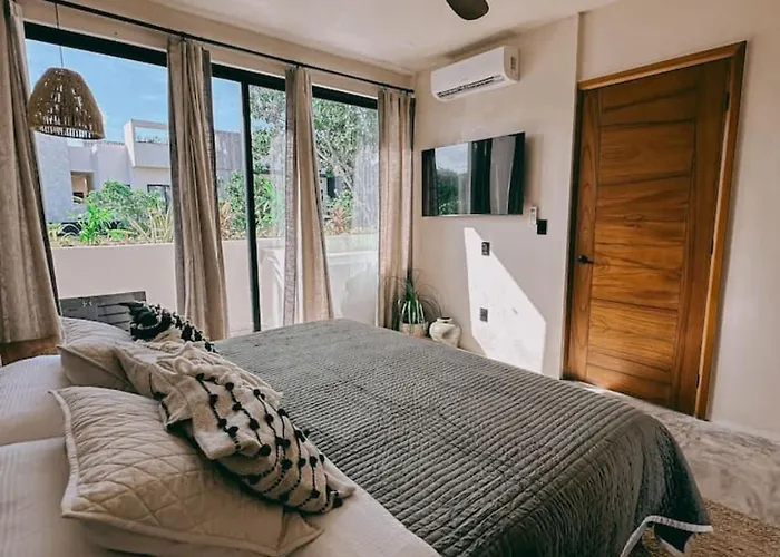 Luxury Penthouse W Jungle Views